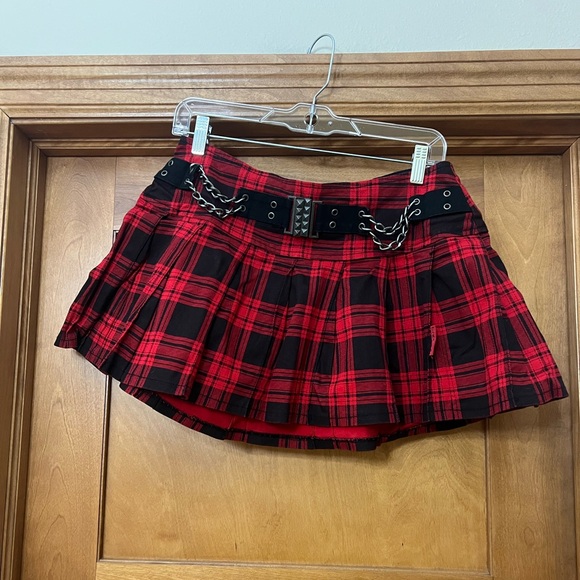 TRIPP NYC Pleated Plaid Mini Skirt Size Medium Black and Red